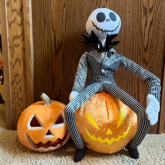 Unlisted Halloween + Barbie - Picture 1 of 8